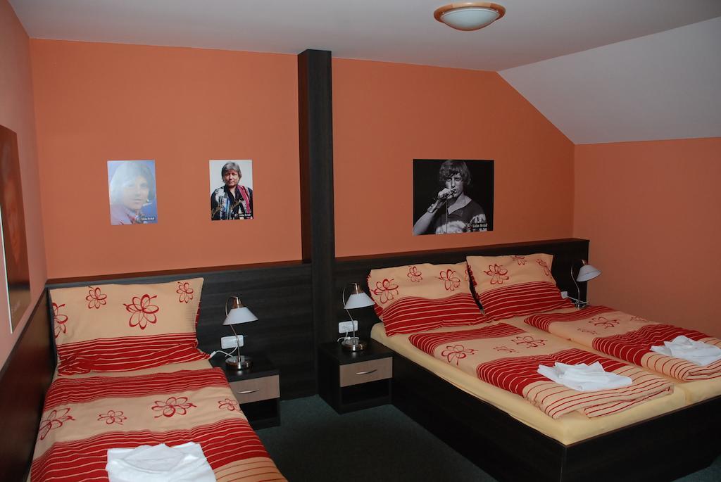 Vinarstvi U Kaplicky Hotel Zajeci Bilik gambar