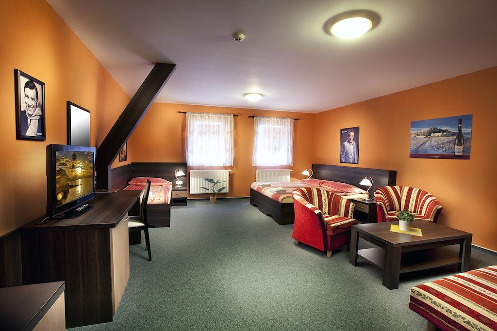 Vinarstvi U Kaplicky Hotel Zajeci Bilik gambar