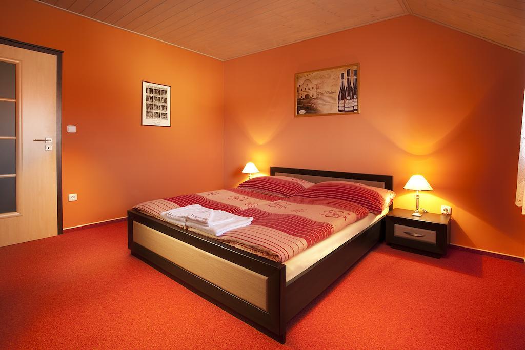 Vinarstvi U Kaplicky Hotel Zajeci Bilik gambar